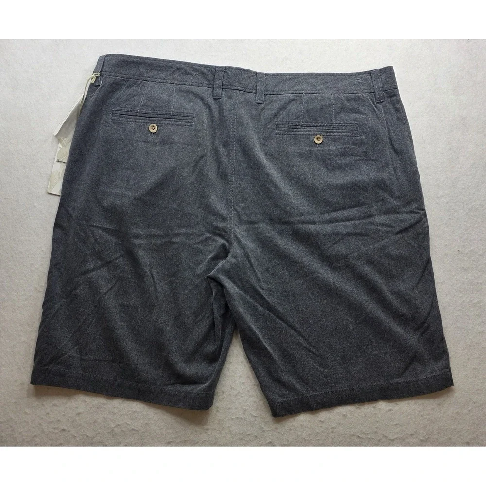 Tommy Bahama T817036 Men's Havana Herringbone Gray Shorts. NWT. Size 42